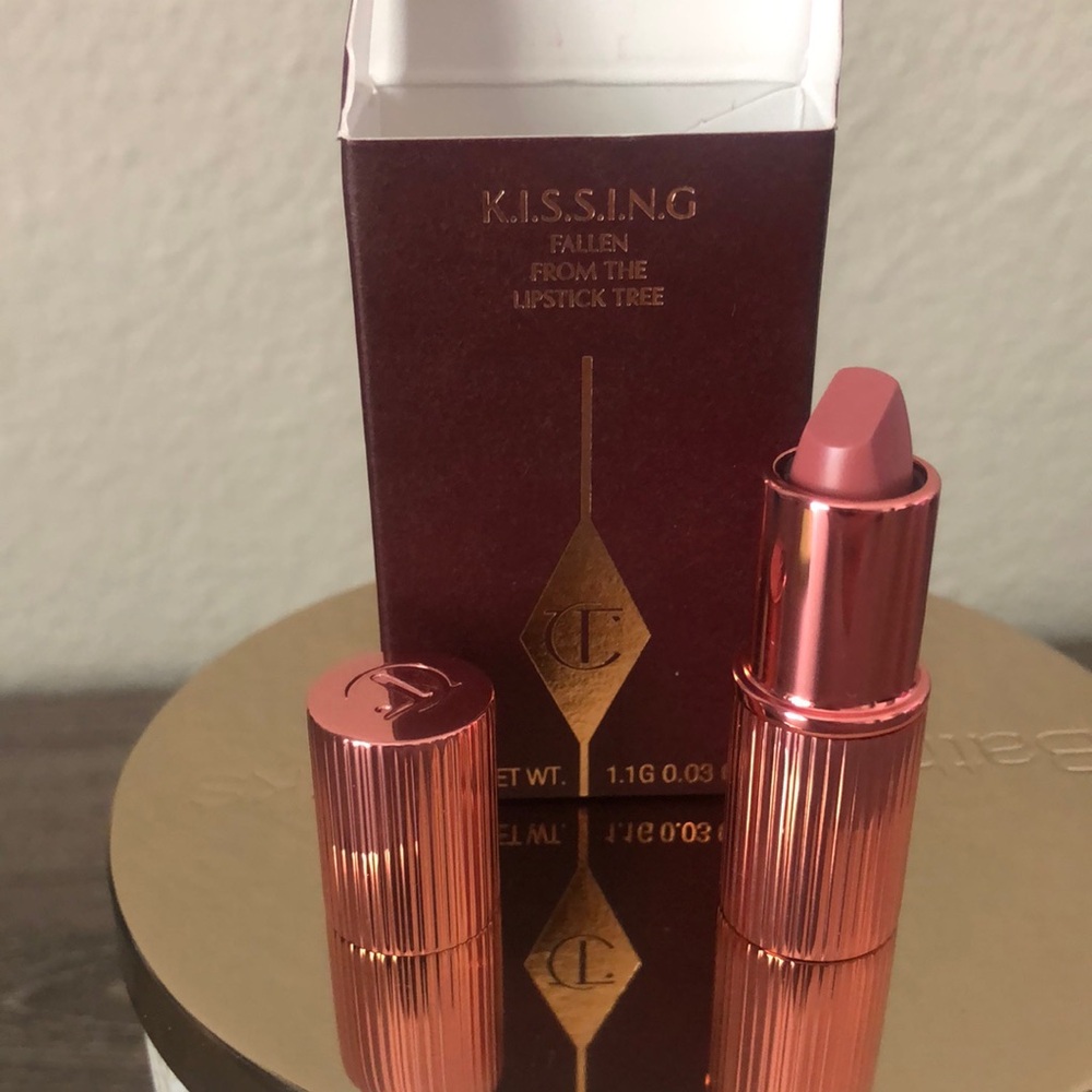 ❤️$9 NWT Charlotte Tilbury Lipstick in Shade Icon Baby 1.1g
